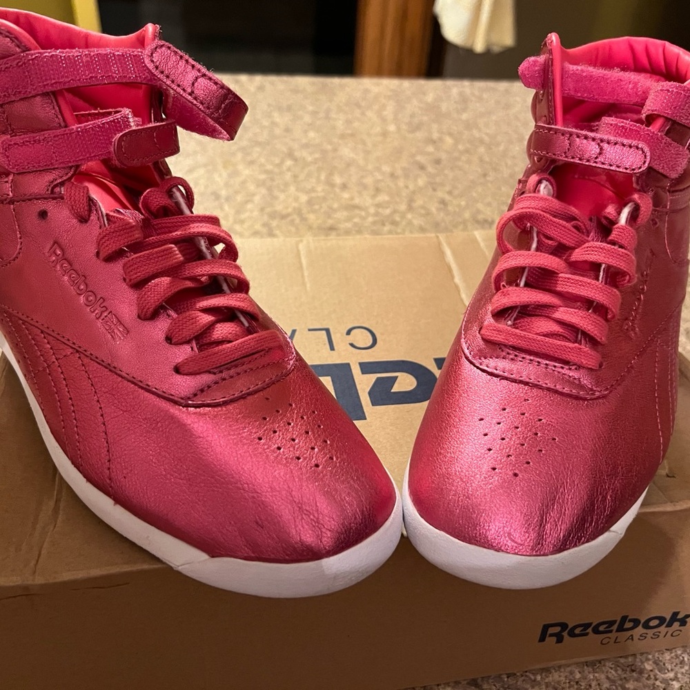 Women’s Reebok sneakers size 9 metallic pink
